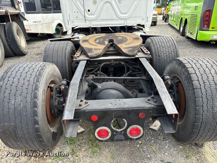 image for item YA0656 2020 Freightliner Cascadia semi truck