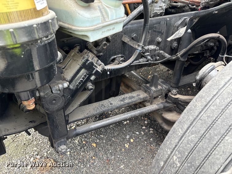 image for item YA0656 2020 Freightliner Cascadia semi truck