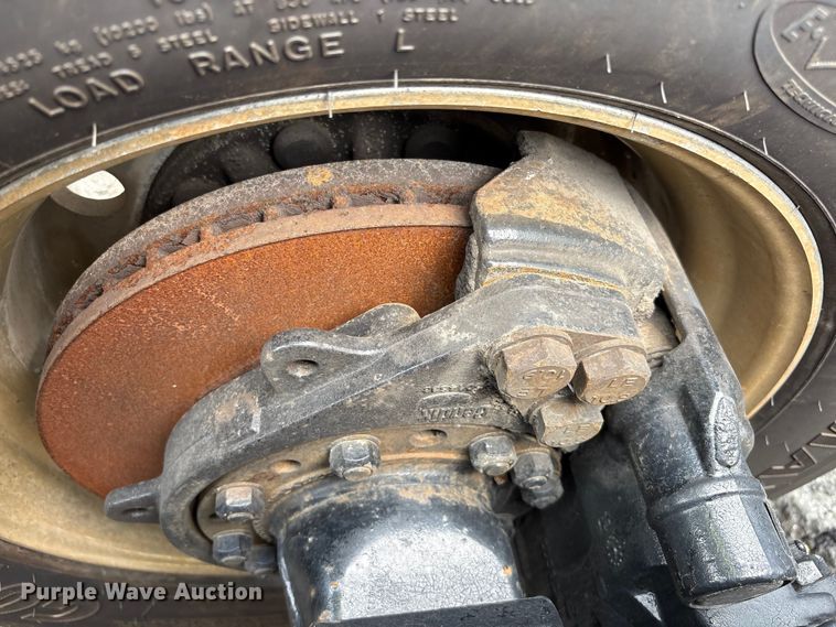 image for item YA0656 2020 Freightliner Cascadia semi truck