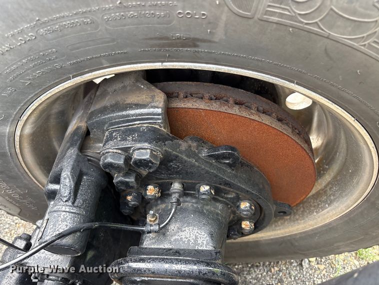 image for item YA0656 2020 Freightliner Cascadia semi truck