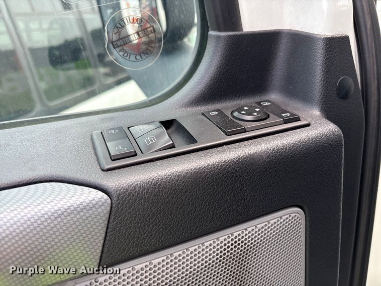 image for item YA0656 2020 Freightliner Cascadia semi truck