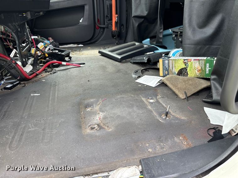 image for item YA0656 2020 Freightliner Cascadia semi truck