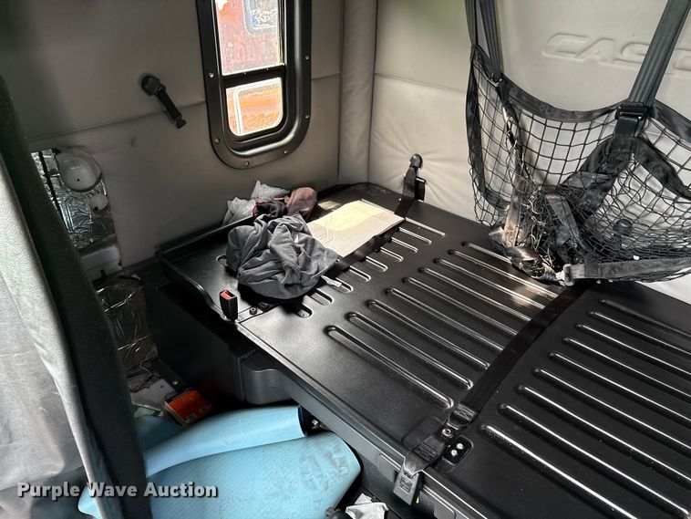 image for item YA0656 2020 Freightliner Cascadia semi truck