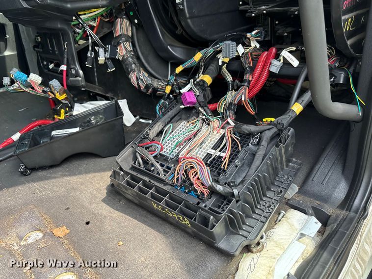 image for item YA0656 2020 Freightliner Cascadia semi truck