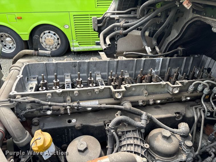 image for item YA0656 2020 Freightliner Cascadia semi truck