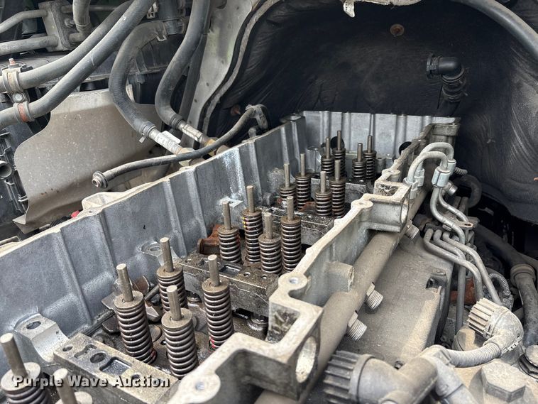 image for item YA0656 2020 Freightliner Cascadia semi truck