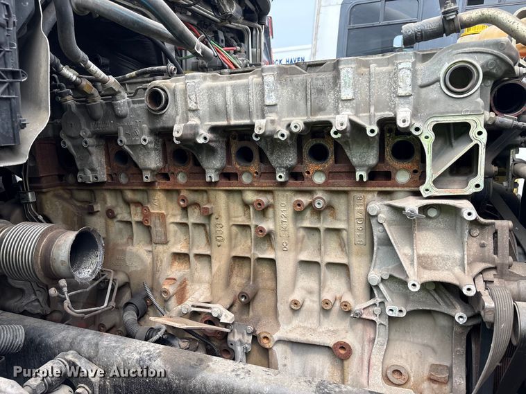 image for item YA0656 2020 Freightliner Cascadia semi truck