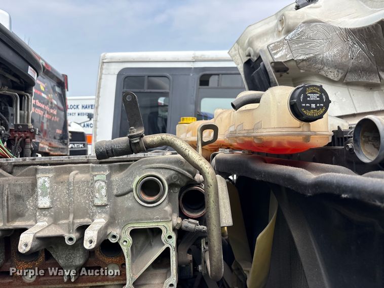 image for item YA0656 2020 Freightliner Cascadia semi truck