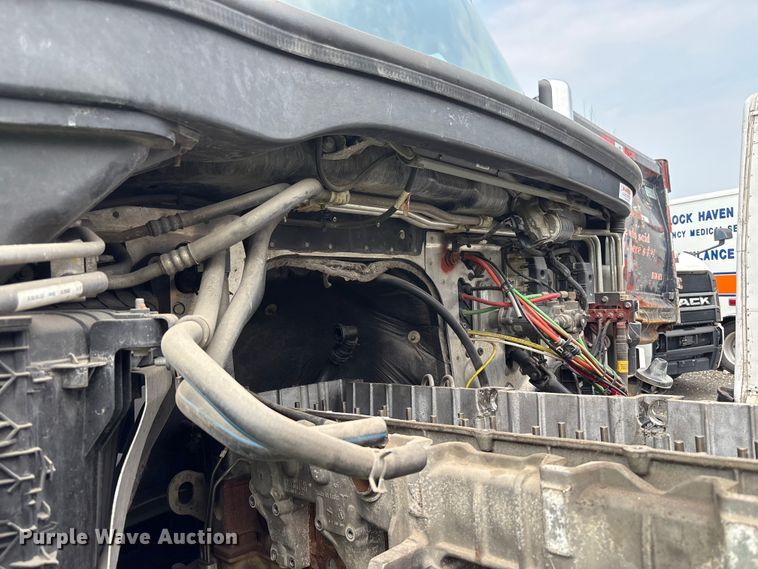 image for item YA0656 2020 Freightliner Cascadia semi truck