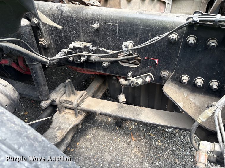 image for item YA0656 2020 Freightliner Cascadia semi truck