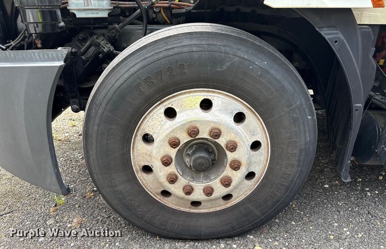 image for item YA0656 2020 Freightliner Cascadia semi truck