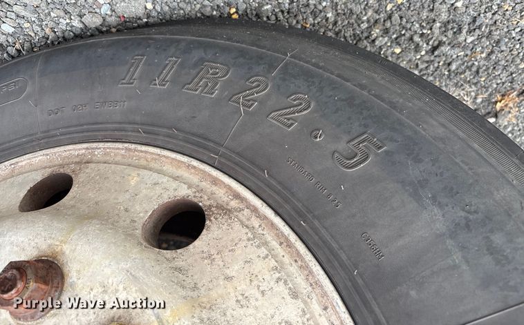 image for item YA0656 2020 Freightliner Cascadia semi truck