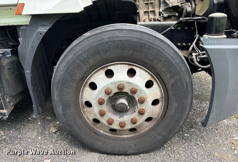 image for item YA0656 2020 Freightliner Cascadia semi truck