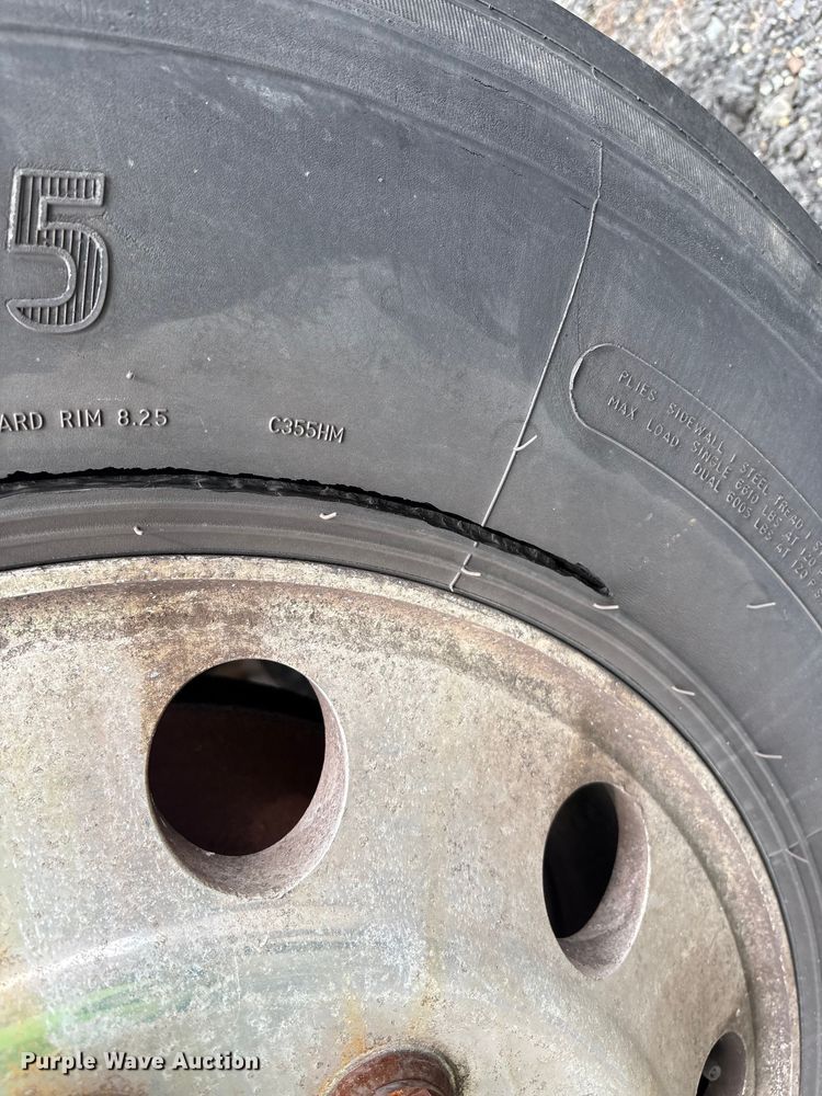 image for item YA0656 2020 Freightliner Cascadia semi truck