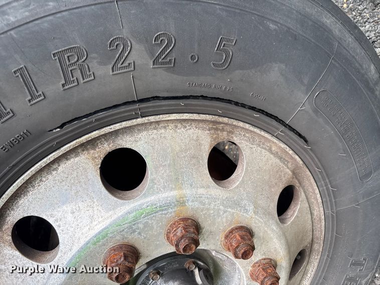 image for item YA0656 2020 Freightliner Cascadia semi truck