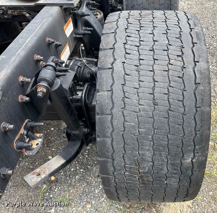 image for item YA0656 2020 Freightliner Cascadia semi truck