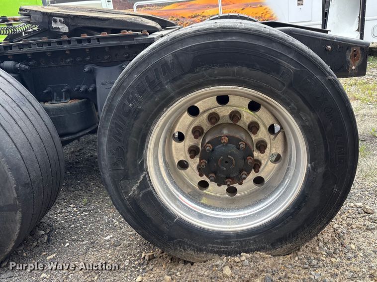 image for item YA0656 2020 Freightliner Cascadia semi truck