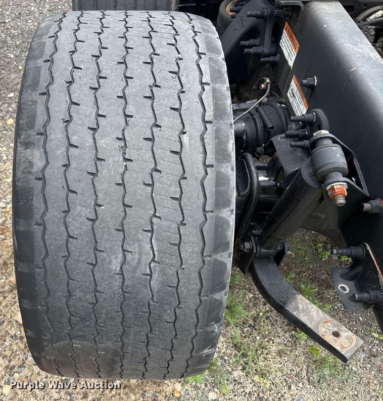 image for item YA0656 2020 Freightliner Cascadia semi truck