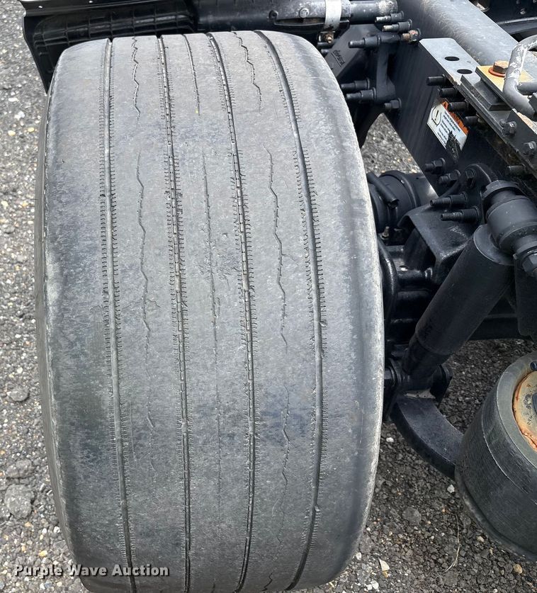 image for item YA0656 2020 Freightliner Cascadia semi truck