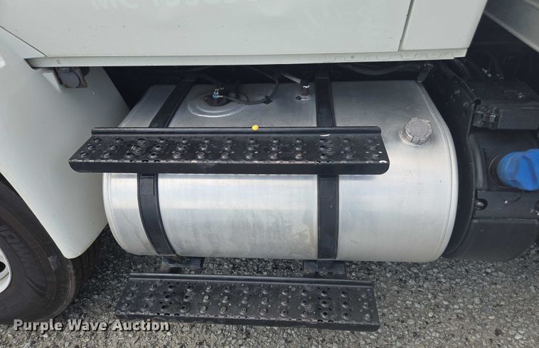 image for item YA0658 2017 International 4300 box truck