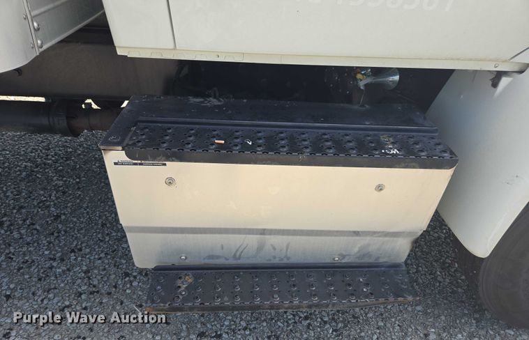 image for item YA0658 2017 International 4300 box truck