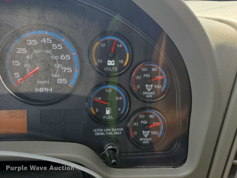 image for item YA0658 2017 International 4300 box truck