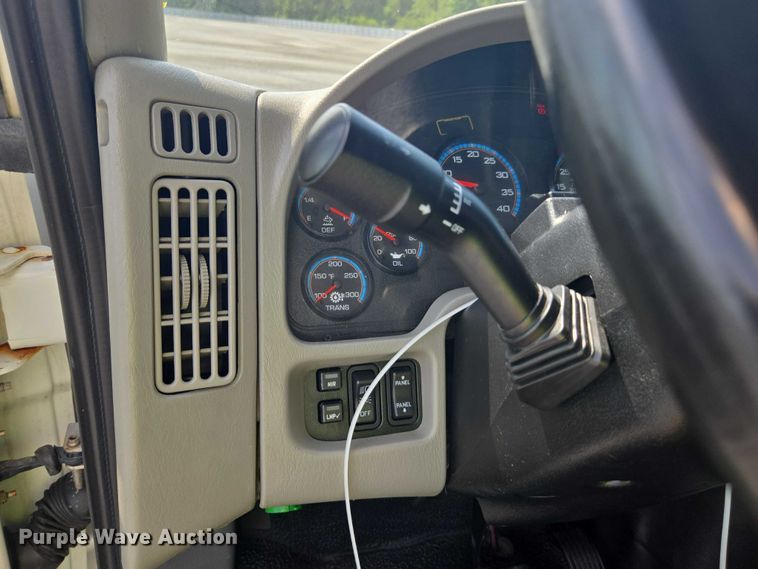 image for item YA0658 2017 International 4300 box truck