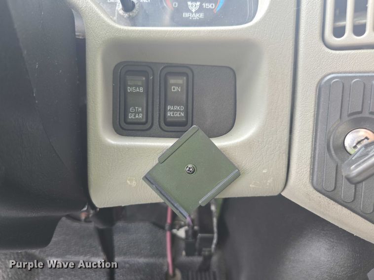 image for item YA0658 2017 International 4300 box truck