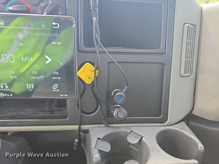 image for item YA0658 2017 International 4300 box truck