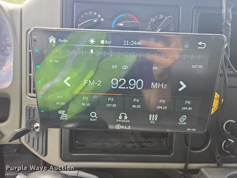 image for item YA0658 2017 International 4300 box truck