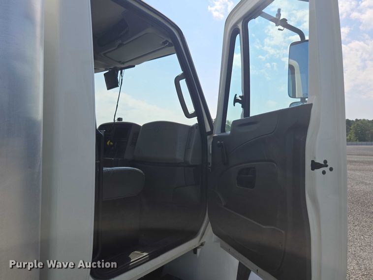 image for item YA0658 2017 International 4300 box truck