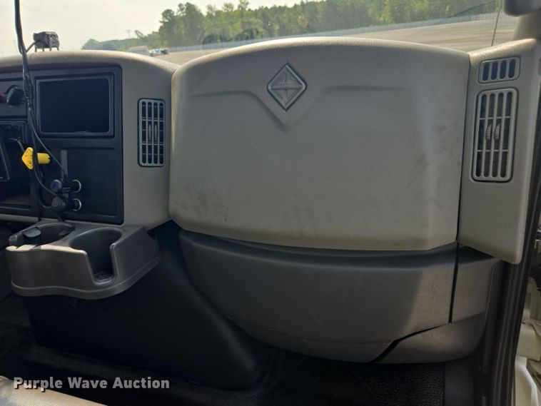 image for item YA0658 2017 International 4300 box truck