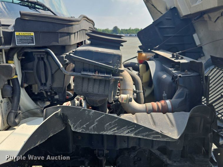 image for item YA0658 2017 International 4300 box truck