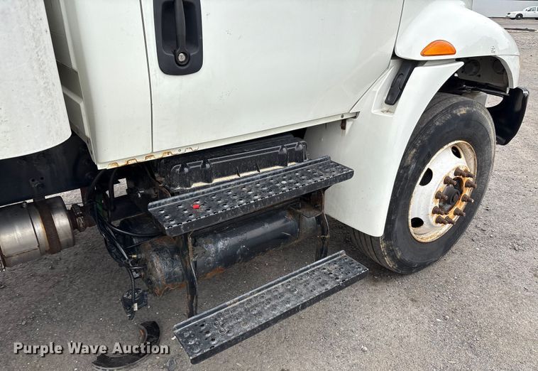 image for item YA0688 2018 International 4300 box truck