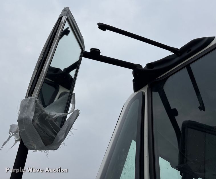 image for item YA0688 2018 International 4300 box truck