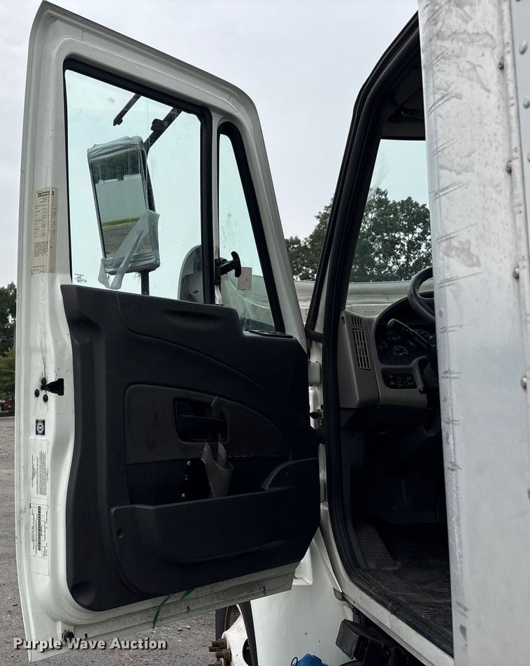 image for item YA0688 2018 International 4300 box truck