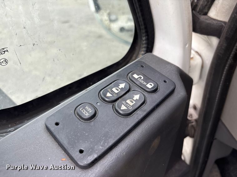 image for item YA0688 2018 International 4300 box truck