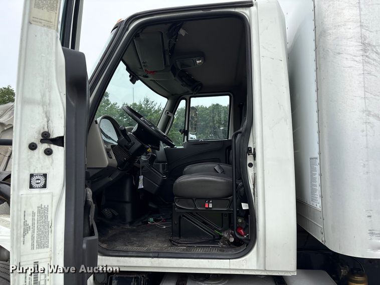 image for item YA0688 2018 International 4300 box truck