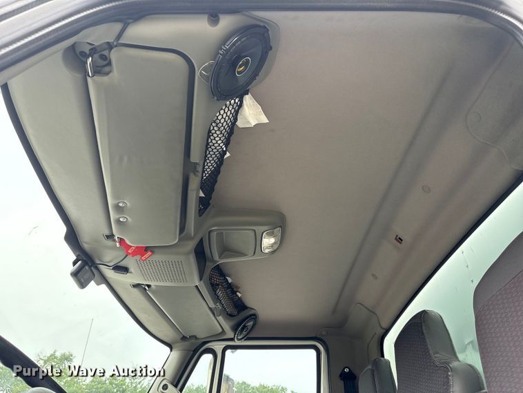 image for item YA0688 2018 International 4300 box truck