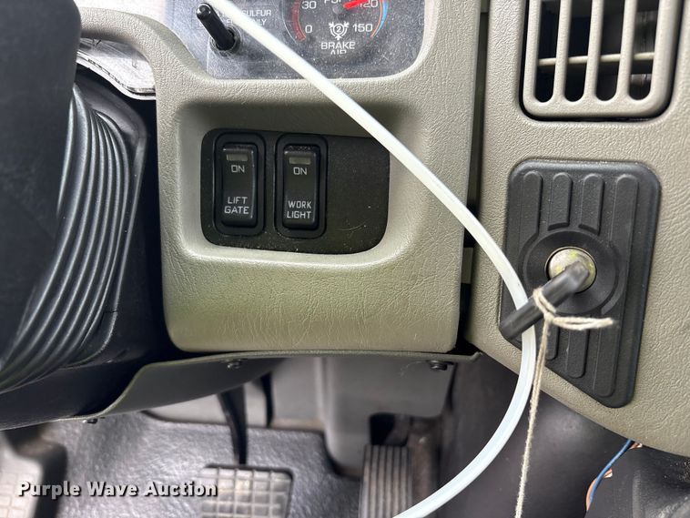 image for item YA0688 2018 International 4300 box truck