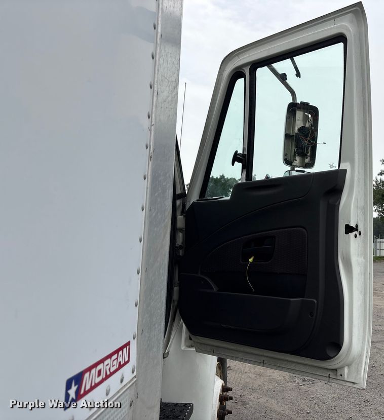 image for item YA0688 2018 International 4300 box truck
