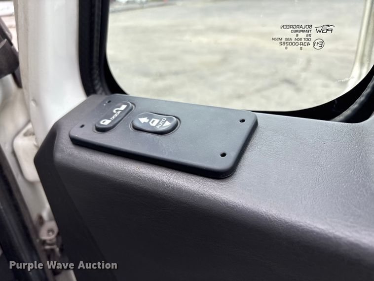 image for item YA0688 2018 International 4300 box truck