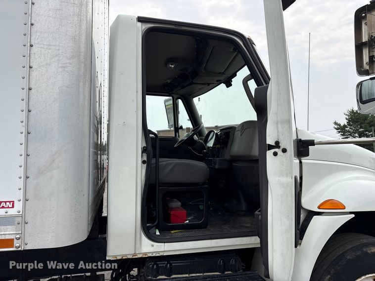 image for item YA0688 2018 International 4300 box truck