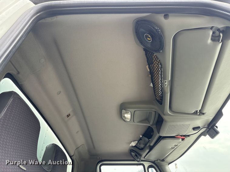 image for item YA0688 2018 International 4300 box truck