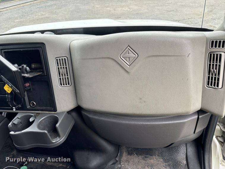 image for item YA0688 2018 International 4300 box truck