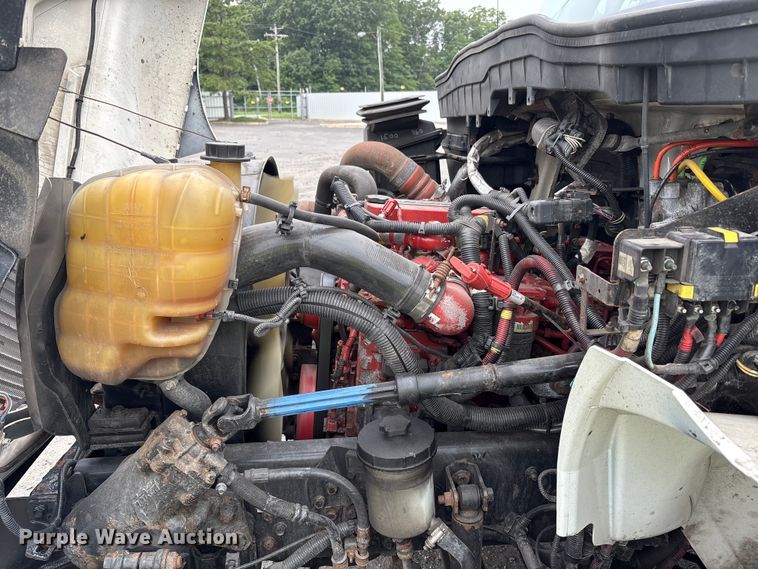 image for item YA0688 2018 International 4300 box truck