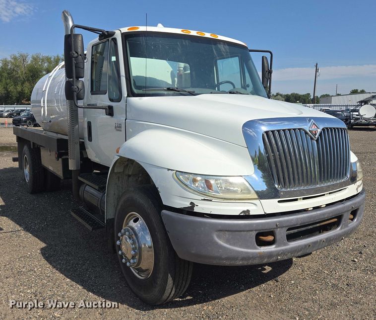 image for item YA0697 2007 International 4400 vacuum truck