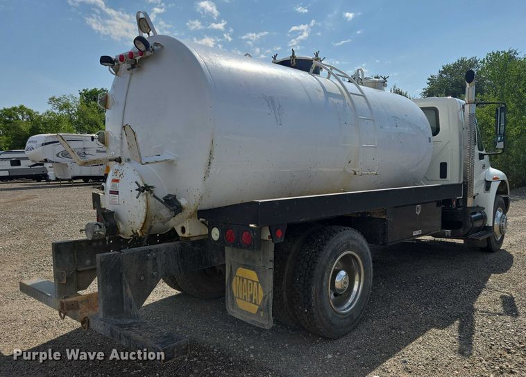 image for item YA0697 2007 International 4400 vacuum truck