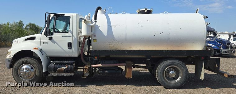 image for item YA0697 2007 International 4400 vacuum truck