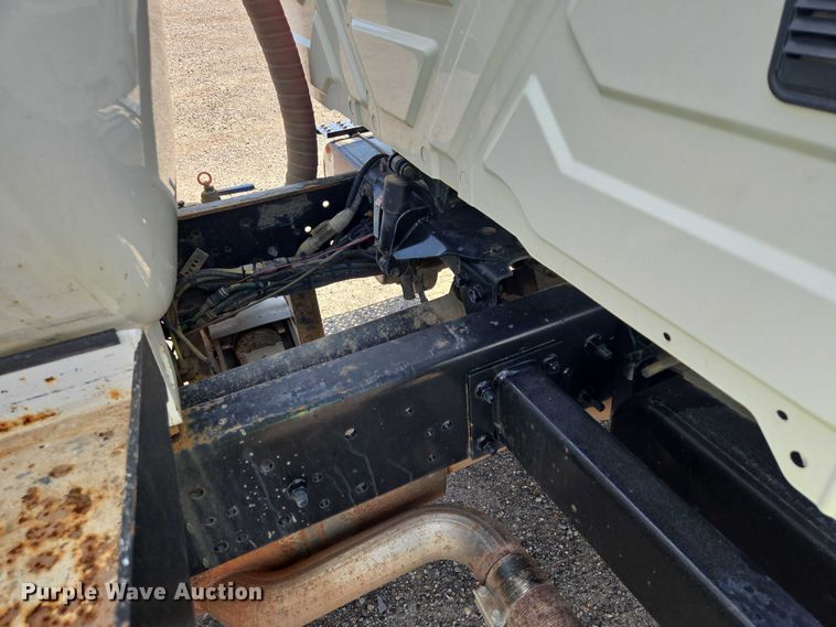 image for item YA0697 2007 International 4400 vacuum truck